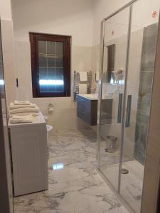 a bathroom with a glass shower and a sink at rooms speedy vicino aeroporto e fiera di roma in Fiumicino