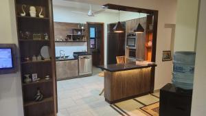 Kitchen o kitchenette sa Modern luxury home located in centre of Islamabad