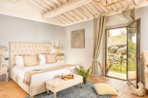 a bedroom with a large bed and a large window at Podere Val D'Orcia - Tuscany Equestrian in Sarteano