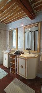 Φωτογραφία από το άλμπουμ του Appartement centre village médiéval Bormes-les-Mimosas, 1 chambre, 3 personnes σε Bormes-les-Mimosas +19 φωτογραφίες