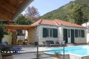 a small house with a pool in front of it at House Anna in Sobra