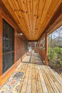 Galeri foto The Great Escape - Cabin with shared pool access di Saugatuck