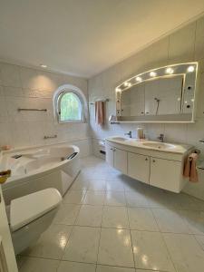 Ένα μπάνιο στο Casa Nostra