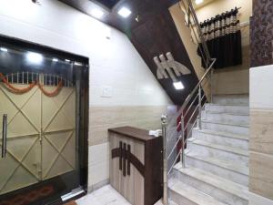 Hall ou réception de l'établissement Goroomgo Hotel Kashi Nest Varanasi - A Peacefull Stay & Parking Facilities