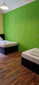Ein Bett oder Betten in einem Zimmer der Unterkunft WOHNUNG IN KAISERSLAUTERN