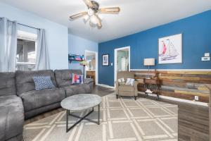 Φωτογραφία από το άλμπουμ του The Lighthouse - Large home close to downtown with a hot tub & game room! σε South Haven