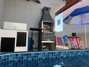 Swimmingpoolen hos eller tæt på Casa de Praia do Dema com Piscina prox Praia