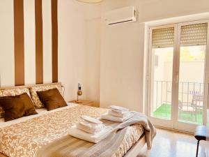 a bedroom with a bed with towels on it at Manzoni Artist Lodge in Bari