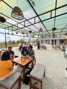 Restaurace v ubytování TLO - The Life Outdoor, Bir Billing
