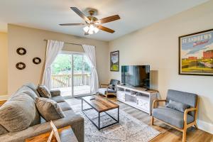 A seating area at Aberdeen Rental on Golf Course 2 Mi to Downtown!