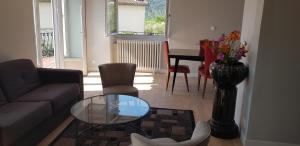 a living room with a couch and a glass table at Villa Mas Fa Susa 3 étoiles avec piscine in Les Vans