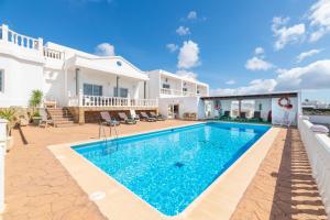 Bazén v ubytovaní Finca La Calera Lanzarote alebo v jeho blízkosti