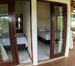 En eller flere senge i et værelse på Refúgio Amarelo na Praia da Espera + 46 billeder