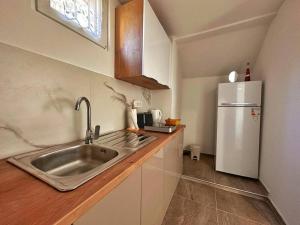 a kitchen with a sink and a refrigerator at City Zen in Ogulin