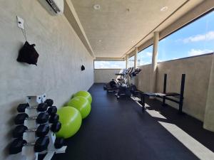 Fitnes oz. oprema za telovadbo v nastanitvi Spacious and centrally apartment a few streets from the beach By Yeah