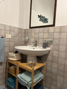 A bathroom at A casa di Nonna Mela