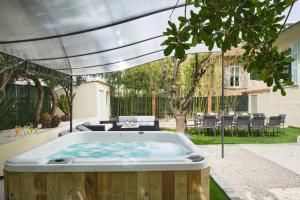 Photo de la galerie de l'établissement VILLA DES PERGOLAS au pied du TRAM ,à 5 min des plages , 15 min du Centre , jacuzzi, à Nice