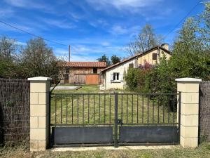 an iron gate in front of a house at Logement à castex in Castex