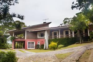 a rendering of a house with a driveway at Sítio em São Roque, paraíso ao lado de São Paulo! in São Roque