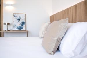 Postel nebo postele na pokoji v ubytování Sól by Privé - Boutique Hotel - Kepi i Rodonit