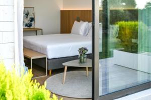 Postel nebo postele na pokoji v ubytování Sól by Privé - Boutique Hotel - Kepi i Rodonit