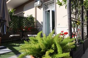 a patio with flowers and plants on a house at Sole apartments in Sarno +14 photos