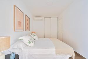 Posteľ alebo postele v izbe v ubytovaní Apartamento en primera linea de playa en la Malagueta