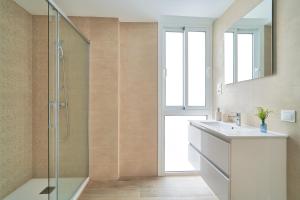 Koupelna v ubytování Apartamento en primera linea de playa en la Malagueta + 31 fotografií