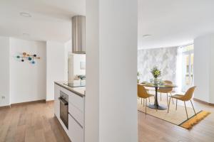 Kuchyňa alebo kuchynka v ubytovaní Apartamento en primera linea de playa en la Malagueta