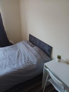 a bed in a room with a desk and a bed sidx sidx sidx at Ansell road in London