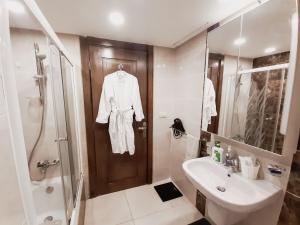 Bagno di Luxury hotel apartment with pools in front AUC