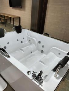 Ένα μπάνιο στο Hotel El Cordobes
