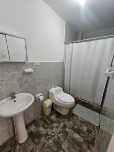 Koupelna v ubytování Hospedaje Las Parraz