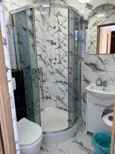 Um banheiro em Pokoje i apartamenty Aga Centrum