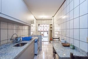 a kitchen with a sink and a counter at Apto c/ varanda - beira mar a Meia Praia CEO0104 in Meia Praia