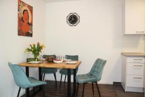 a dining room with a table and chairs at Julo Apartments Tuchenbach in Tuchenbach
