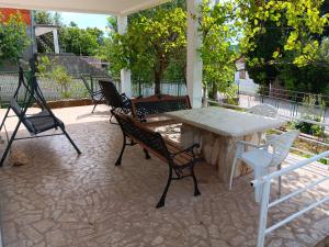 a table and chairs sitting on a patio at Babaloo Beach Apartments in Gornji Karin