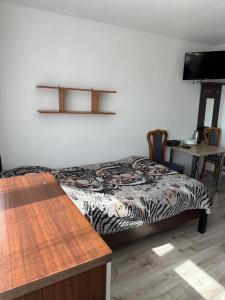 Cama ou camas em um quarto em Pokoje i apartamenty Aga Centrum