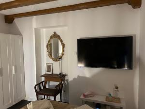 TV a/nebo společenská místnost v ubytování Traumwohnung mit eigenem Spa