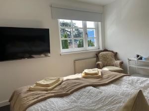 Postel nebo postele na pokoji v ubytování Traumwohnung mit eigenem Spa + 23 fotografií