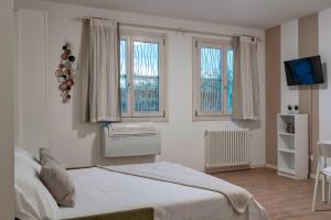 Gallery image of Tiny Oasis - Studio by the lake in Toscolano Maderno