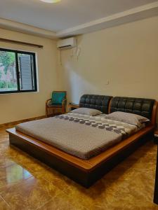 A bed or beds in a room at Mapunda House