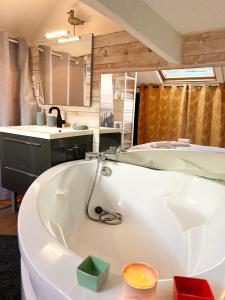 Kúpeľňa v ubytovaní TiLaouen - Location de vacances, idéalement située au port de Vannes !