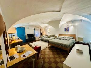 TV/trung tâm giải trí tại Sicilian Vibes Flat in Palazzo Storico
