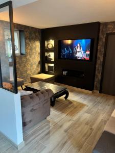 Μια τηλεόραση ή/και κέντρο ψυχαγωγίας στο la veranda