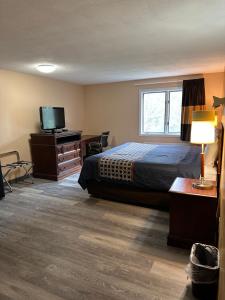 Postel nebo postele na pokoji v ubytování Wickford Motor Inn