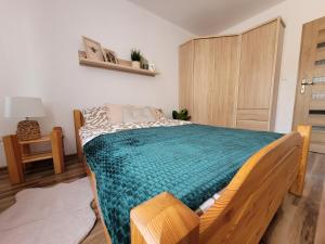 Ένα ή περισσότερα κρεβάτια σε δωμάτιο στο Farmer's House