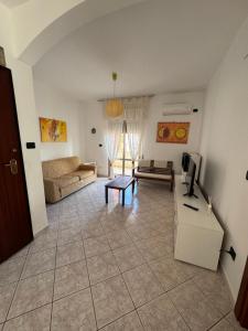 a living room with a couch and a tv at Romagnosi apartment in Porto Torres