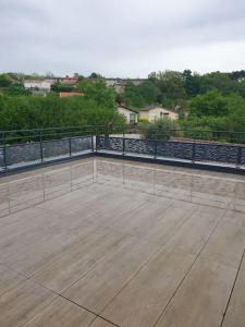 Tennis- og/eller squashfaciliteter på location villa moderne piscine eller i nærheden