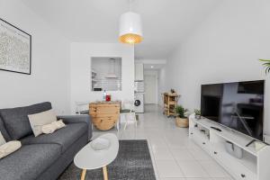 Μια τηλεόραση ή/και κέντρο ψυχαγωγίας στο Holyhome casa laurane